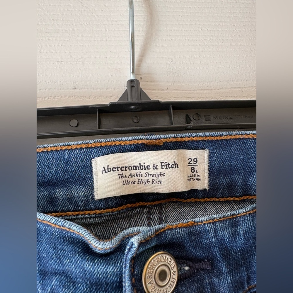 Abercrombie & Fitch Women’s Size 8 Long Blue Jeans Classic Mid rise - Picture 2 of 3